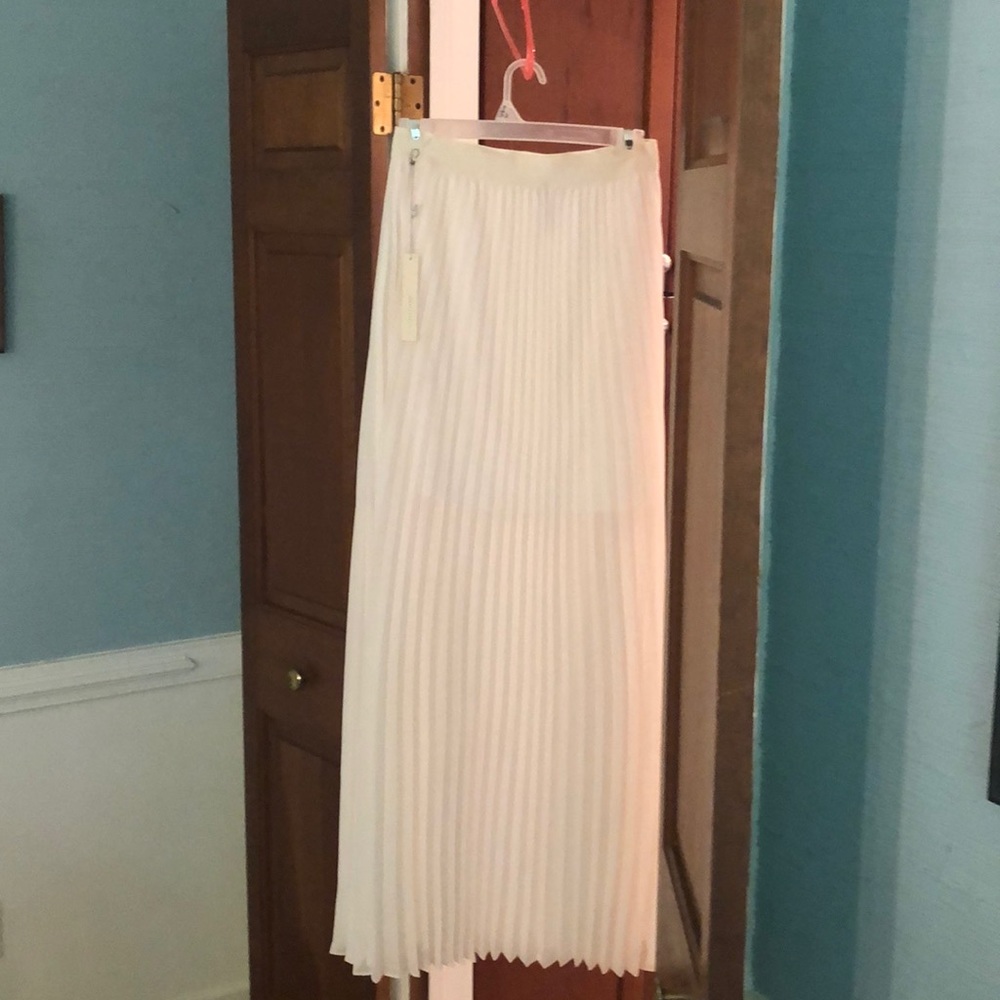 Lauren Conrad pleated maxi skirt Size Small